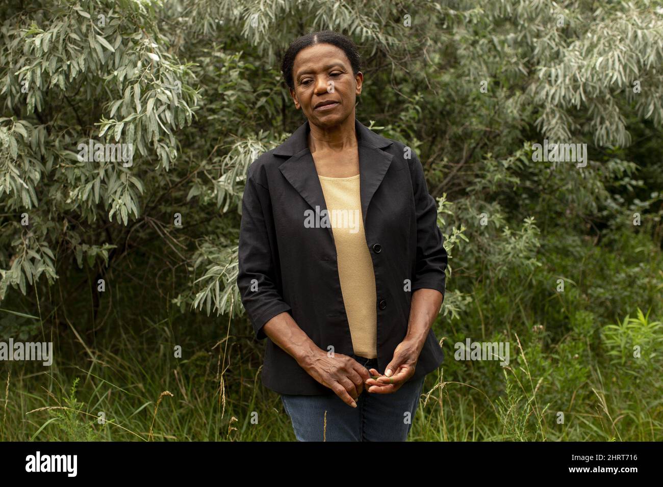 Monica Agard è fotografata a Toronto giovedì 15 luglio 2021. Agard, dipendente del Consiglio per l'immigrazione e il rifugiati, ha affrontato commenti razzisti dal suo supervisore. LA STAMPA CANADESE/Chris Young Foto Stock