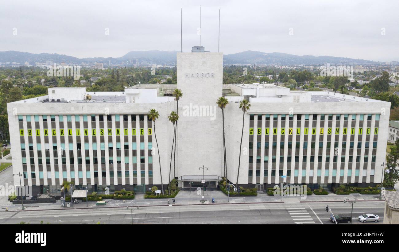 Vista aerea del testo di The Black Lives Matter sul Harbour Building, Los Angeles, USA Foto Stock