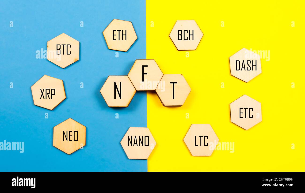 Un token non-fungibile è un'unità non-intercambiabile di dati memorizzati su un blockchain, una forma di libro digitale. È possibile associare tipi di unità dati NFT Foto Stock