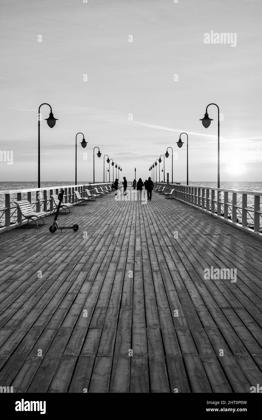 Gdynia, Polonia - 13 febbraio 2022: Molo di Gdynia Orlowo al mattino. Mar Baltico, Polonia Foto Stock