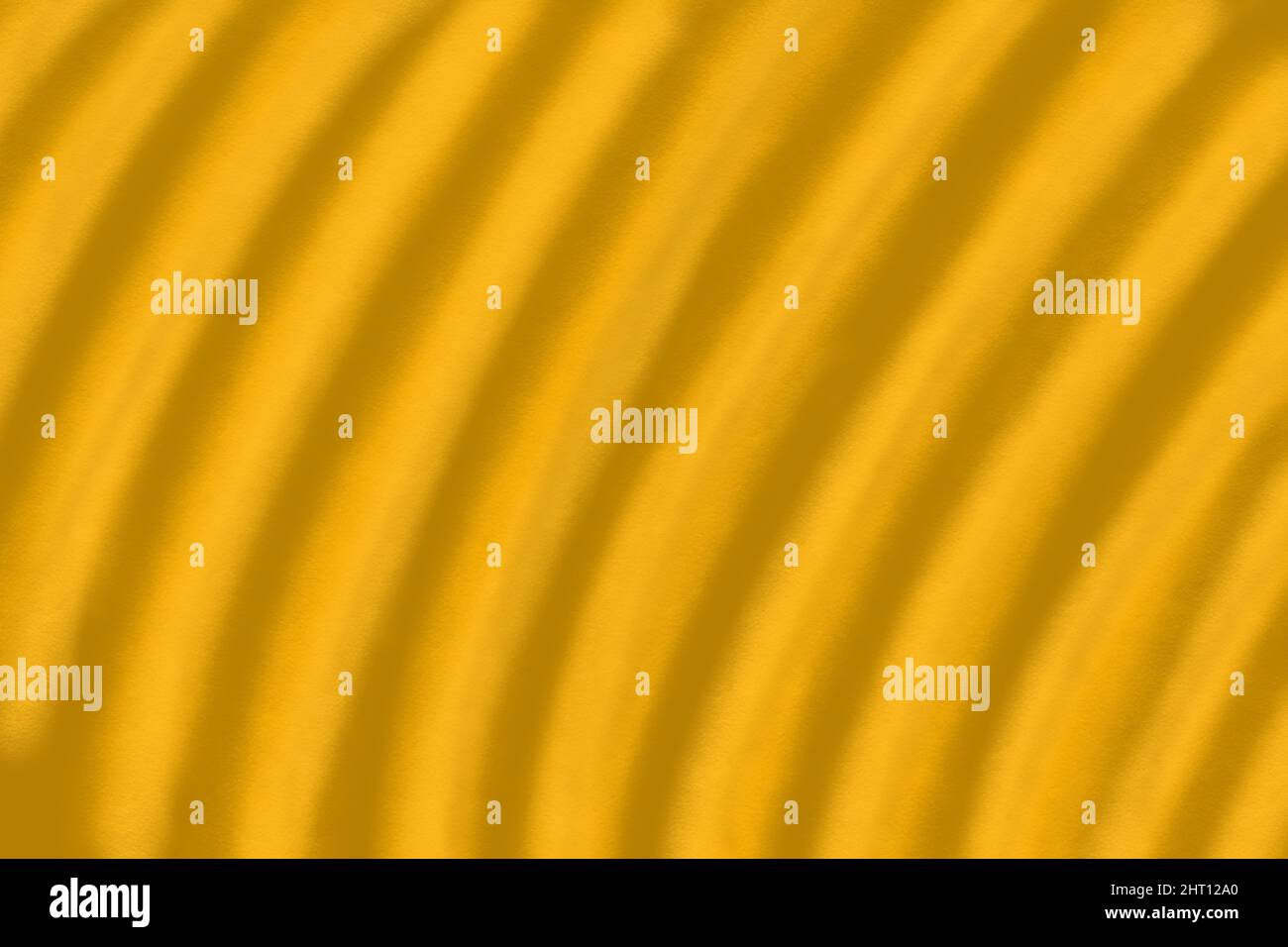 disegno astratto di colore giallo ondulato verticale di trama di vernice, sfondo. Illustrazione di alta qualità Foto Stock