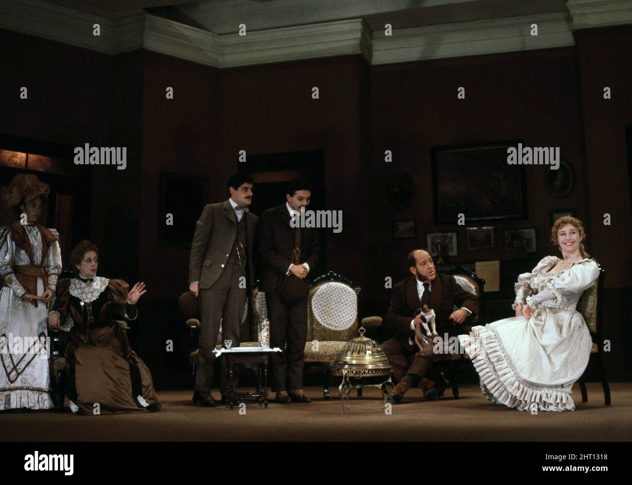 MIHURA , MIGUEL. ESCRITOR ESPAÑOL . MADRID 1905 - 1972. TEATRO.' DECISIONE SUBLIME ". REPRESENTACION TEATRAL IT MADRID. DIRECCION , ANGELO GARCIA MORENO. ACTRIZ , VERONICA FORQUE. Foto Stock