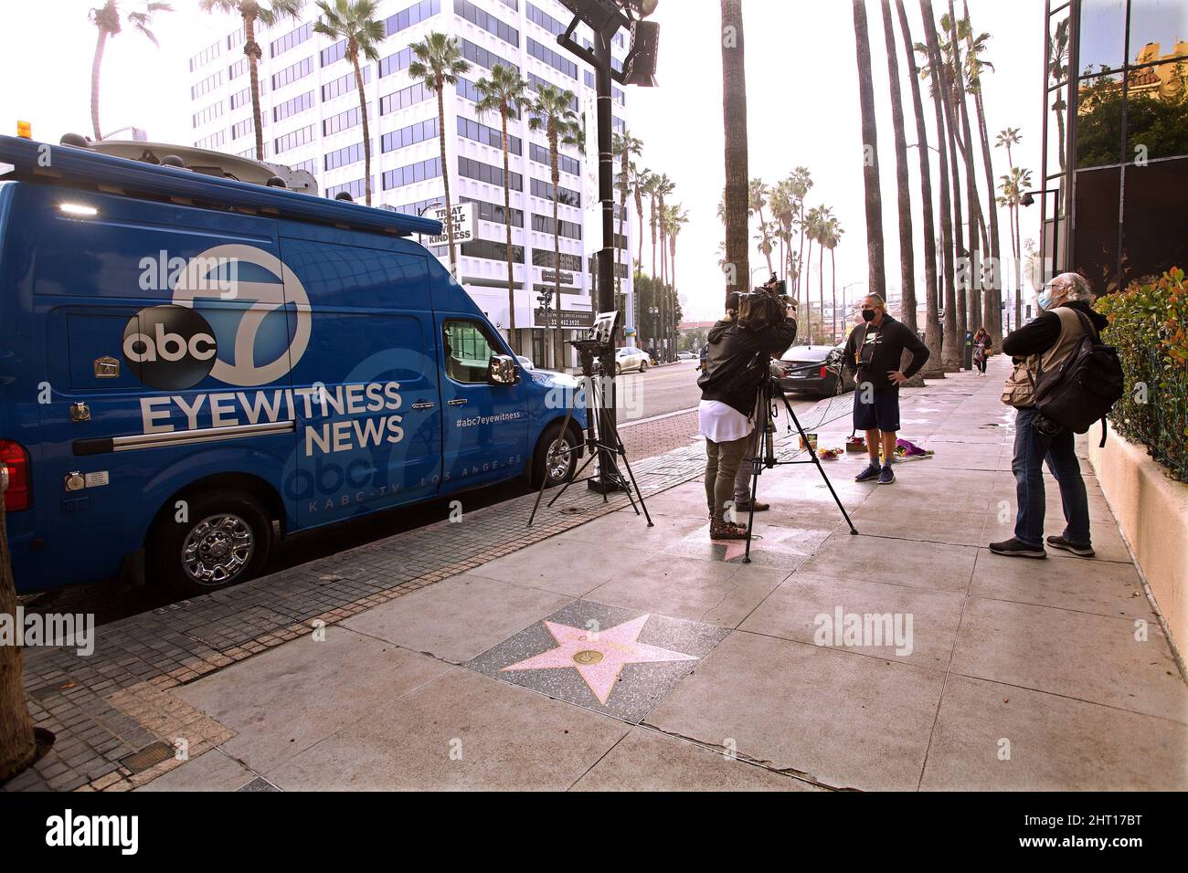 Eyewitness News Channel 7 conduce un'intervista su Hollywood Boulevard Foto Stock