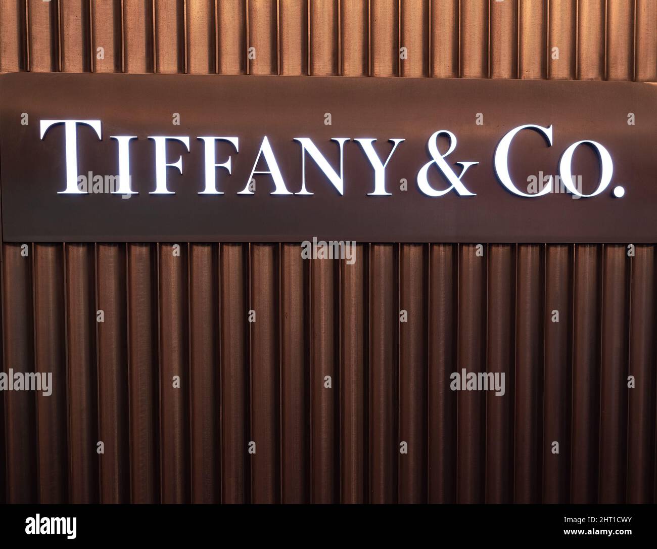 Zurigo, Svizzera - 30 dicembre 2021: Tiffany and Co. È un rivenditore di gioielli e specialità di lusso americano Foto Stock