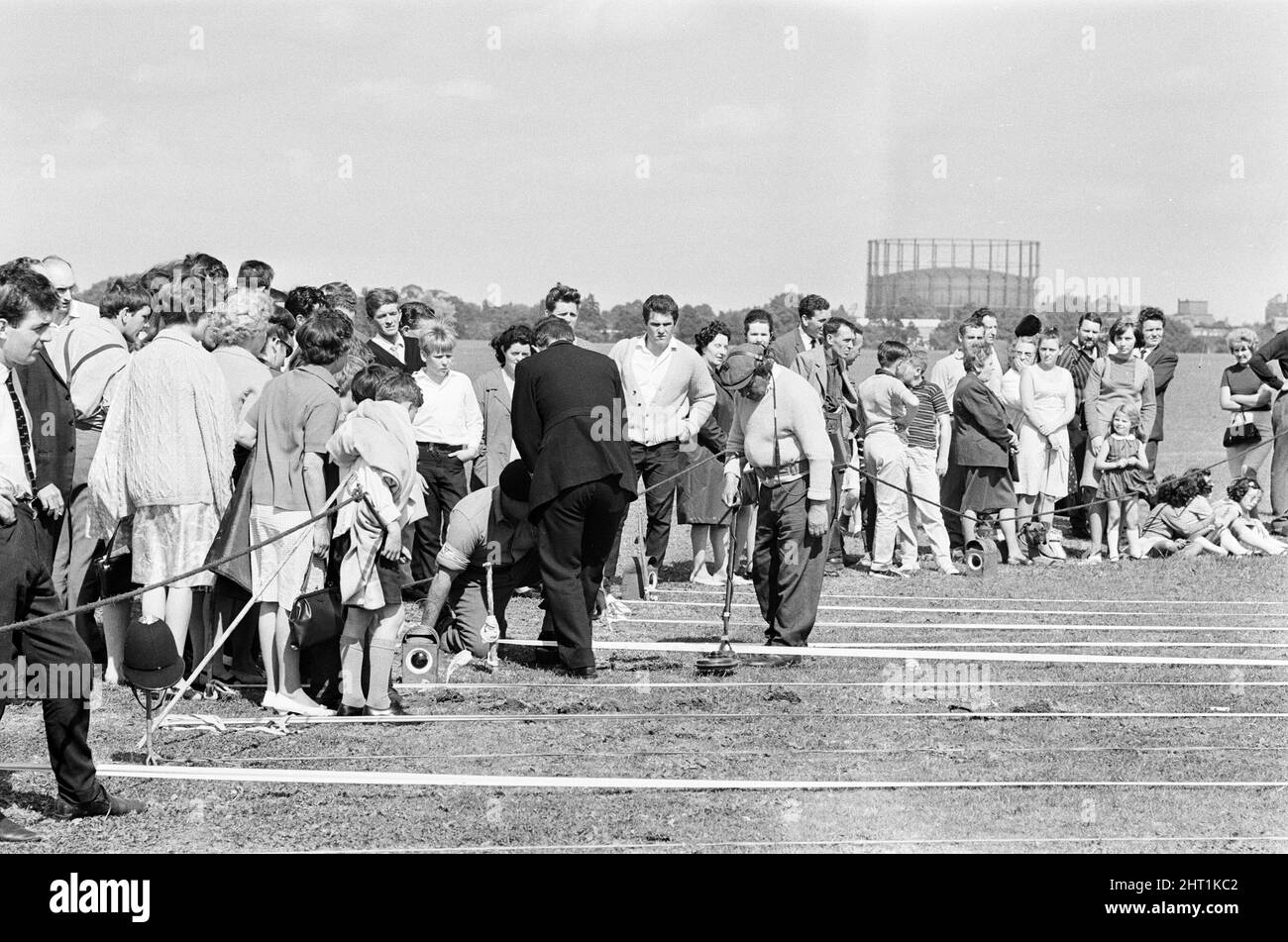 Shepherd's Bush omicidi, 1966 agosto. Venerdì 12th agosto 1966 a Londra sono stati assassinati tre poliziotti. Gli ufficiali che pattugliavano ad East Acton, si fermavano a interrogare tre occupanti di un'auto in attesa vicino alla prigione di Wormwood. Harry Roberts sparò a morte il detective temporaneo Constable David Wombwell e il detective Sergente Christopher Head, mentre John Duddy, un altro occupante del veicolo, sparò a morte la polizia Constable Geoffrey Fox. Gli ufficiali, la testa e Wombwell erano entrambi membri del CID basato alla stazione di polizia di Shepherd's Bush, il loro driver, ufficiale Fox, ha agito frequentemente come Q-car (undercover) d Foto Stock