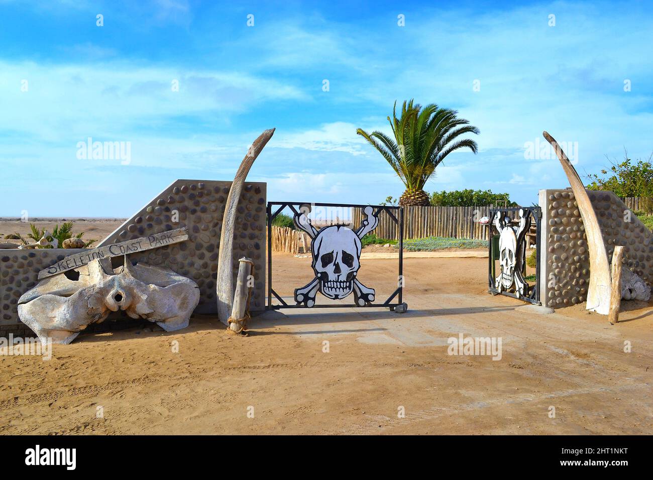 Skeleton Coast, Namibia - 8 marzo 2017: Porta Ugabmund al Parco Nazionale Skeleton Coast in Namibia, resti scheletrici di animali. Foto Stock