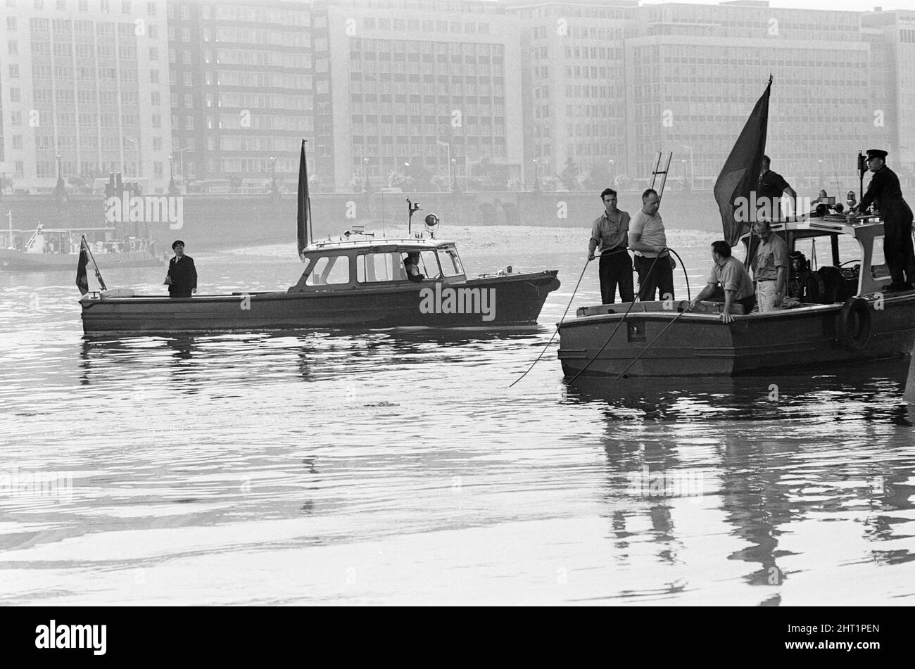 Shepherd's Bush omicidi, 1966 agosto. Venerdì 12th agosto 1966 a Londra sono stati assassinati tre poliziotti. Gli ufficiali che pattugliavano ad East Acton, si fermavano a interrogare tre occupanti di un'auto in attesa vicino alla prigione di Wormwood. Harry Roberts sparò a morte il detective temporaneo Constable David Wombwell e il detective Sergente Christopher Head, mentre John Duddy, un altro occupante del veicolo, sparò a morte la polizia Constable Geoffrey Fox. Gli ufficiali, la testa e Wombwell erano entrambi membri del CID basato alla stazione di polizia di Shepherd's Bush, il loro driver, ufficiale Fox, ha agito frequentemente come Q-car (undercover) d Foto Stock