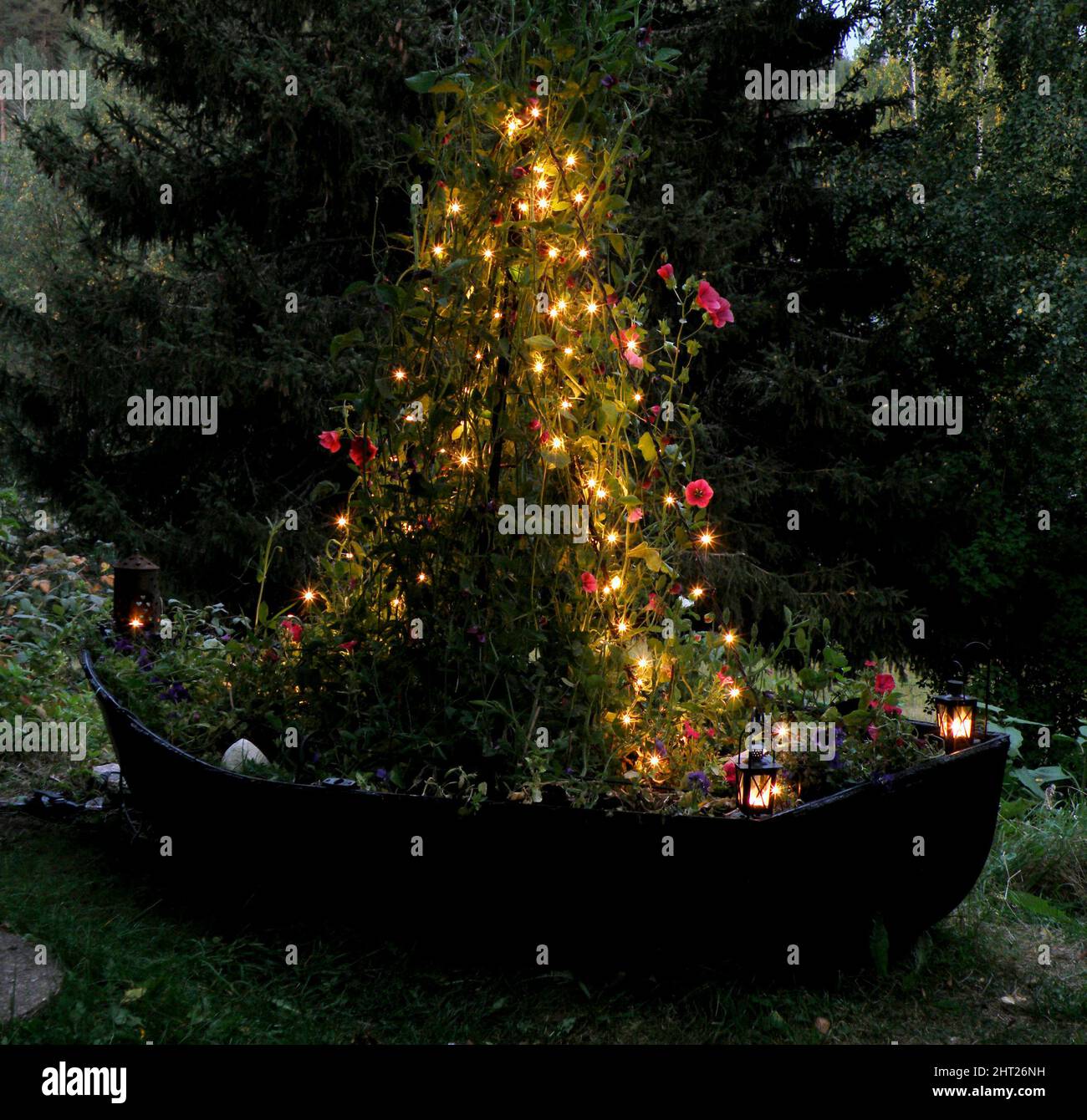Flower boat con illuminazione Foto Stock
