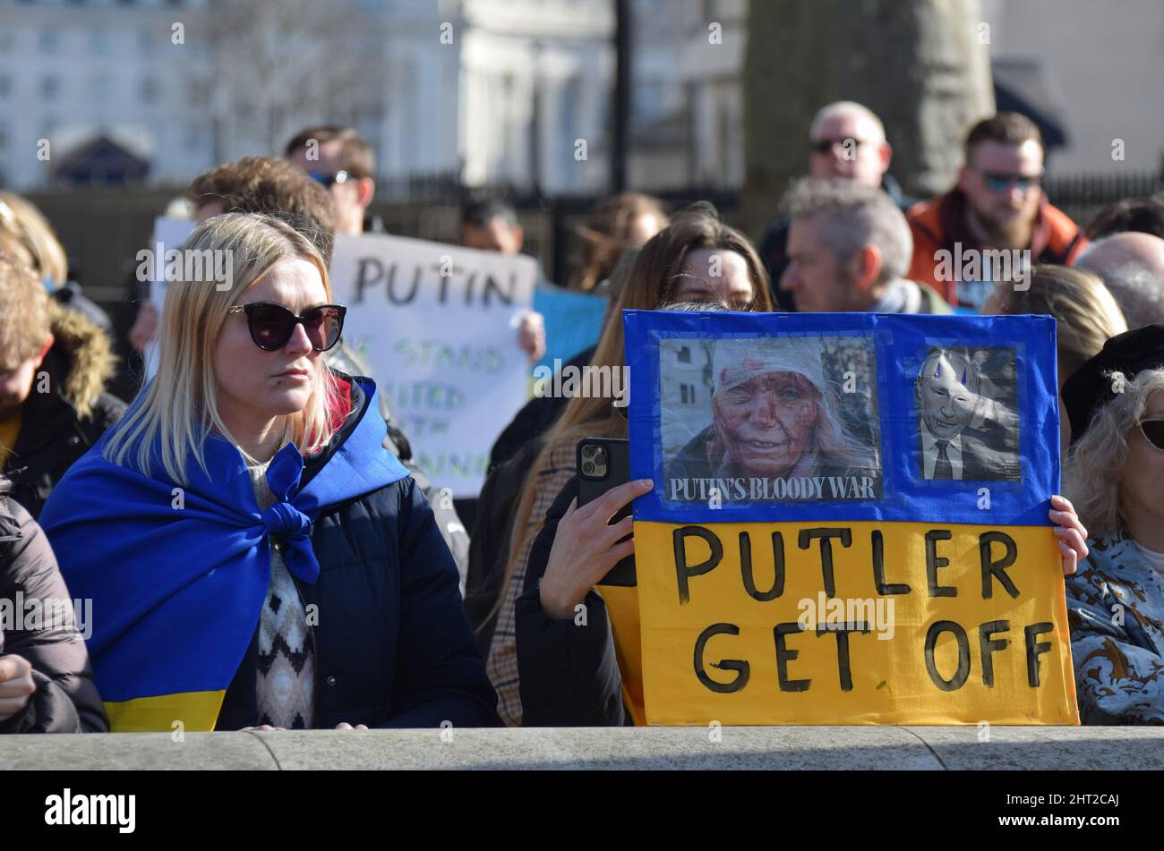 Scene delle proteste contro l'invasione russa dell'Ucraina a Londra il 26 2022 febbraio, dove migliaia di persone si sono rivelate solidali con l'Ucraina Foto Stock