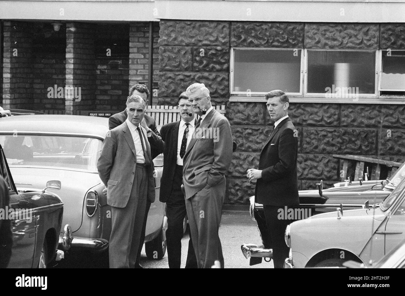 Shepherd's Bush omicidi, 1966 agosto. Venerdì 12th agosto 1966 a Londra sono stati assassinati tre poliziotti. Gli ufficiali che pattugliavano ad East Acton, si fermavano a interrogare tre occupanti di un'auto in attesa vicino alla prigione di Wormwood. Harry Roberts sparò a morte il detective temporaneo Constable David Wombwell e il detective Sergente Christopher Head, mentre John Duddy, un altro occupante del veicolo, sparò a morte la polizia Constable Geoffrey Fox. Gli ufficiali, la testa e Wombwell erano entrambi membri del CID basato alla stazione di polizia di Shepherd's Bush, il loro driver, ufficiale Fox, ha agito frequentemente come Q-car (undercover) d Foto Stock