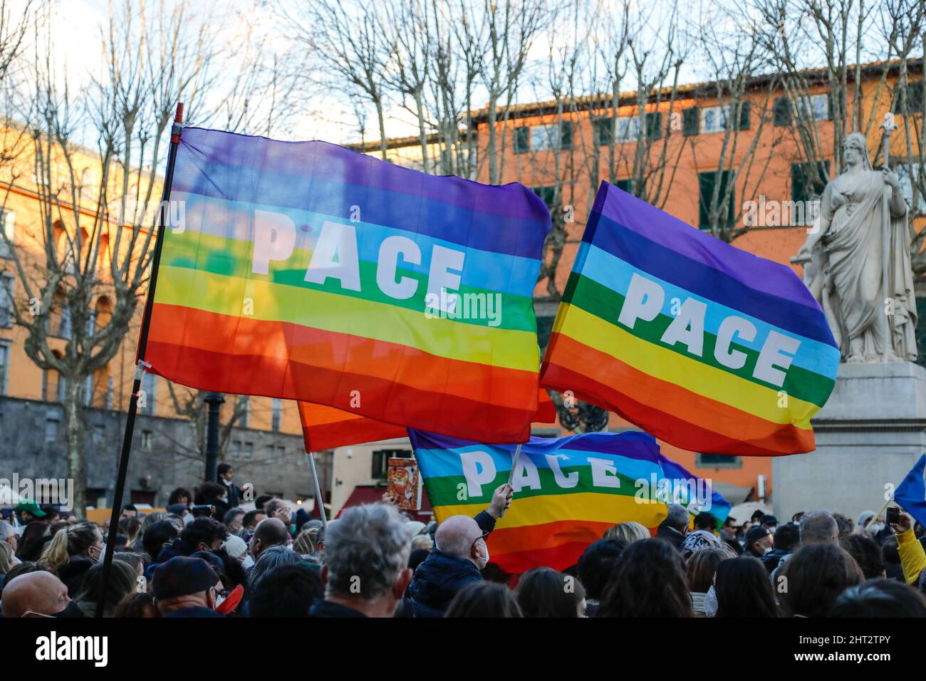 2022 26th febbraio, Italia Lucca: Manifestazione per la pace e contro l'attacco della Russia all'Ucraina Foto Stock