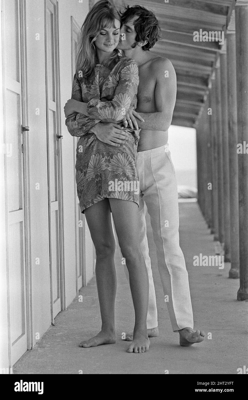 Jean Shrimpton e Terence Stamp in Italia. Agosto 1966. Foto Stock