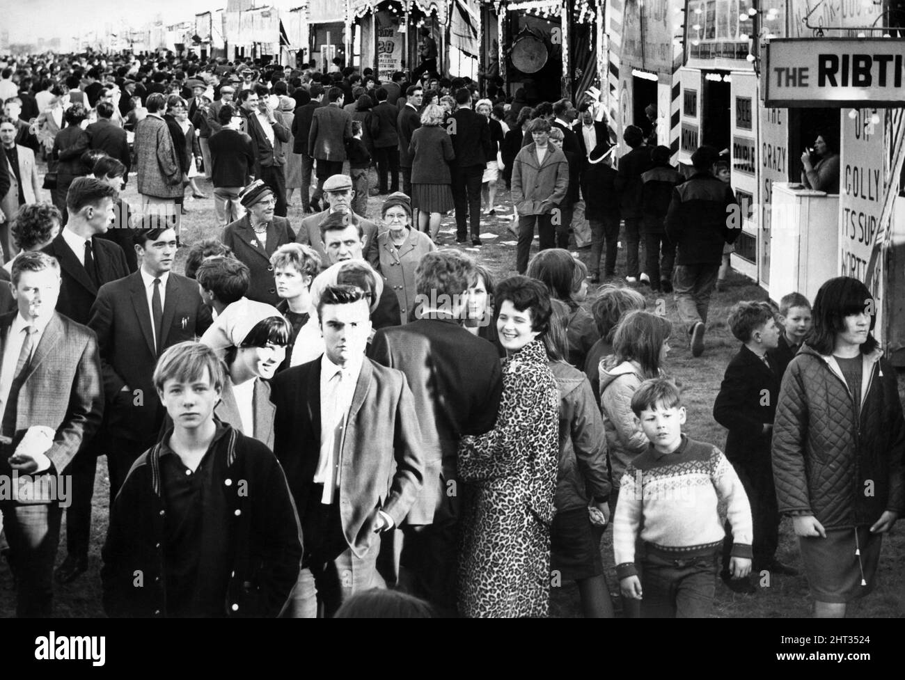 La fiera Hoppings, che si tiene sul Moor Town a Newcastle upon Tyne, Tyne e Wear. 19th giugno 1965. Foto Stock