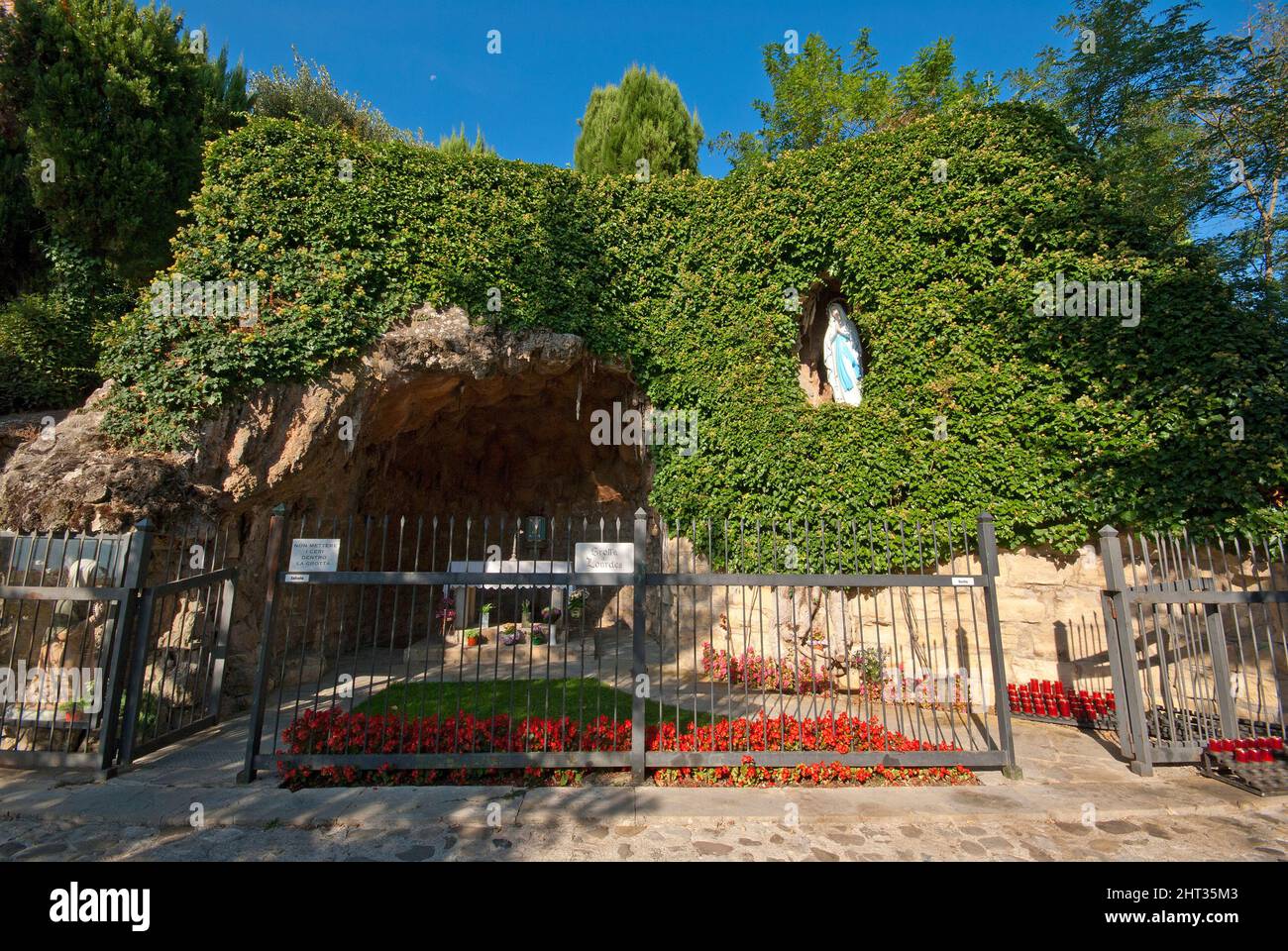 Riproduzione della grotta di Lourdes al Santuario del Canoscio, Città di Castello, alta Valle del Tevere, Umbria, Italia Foto Stock