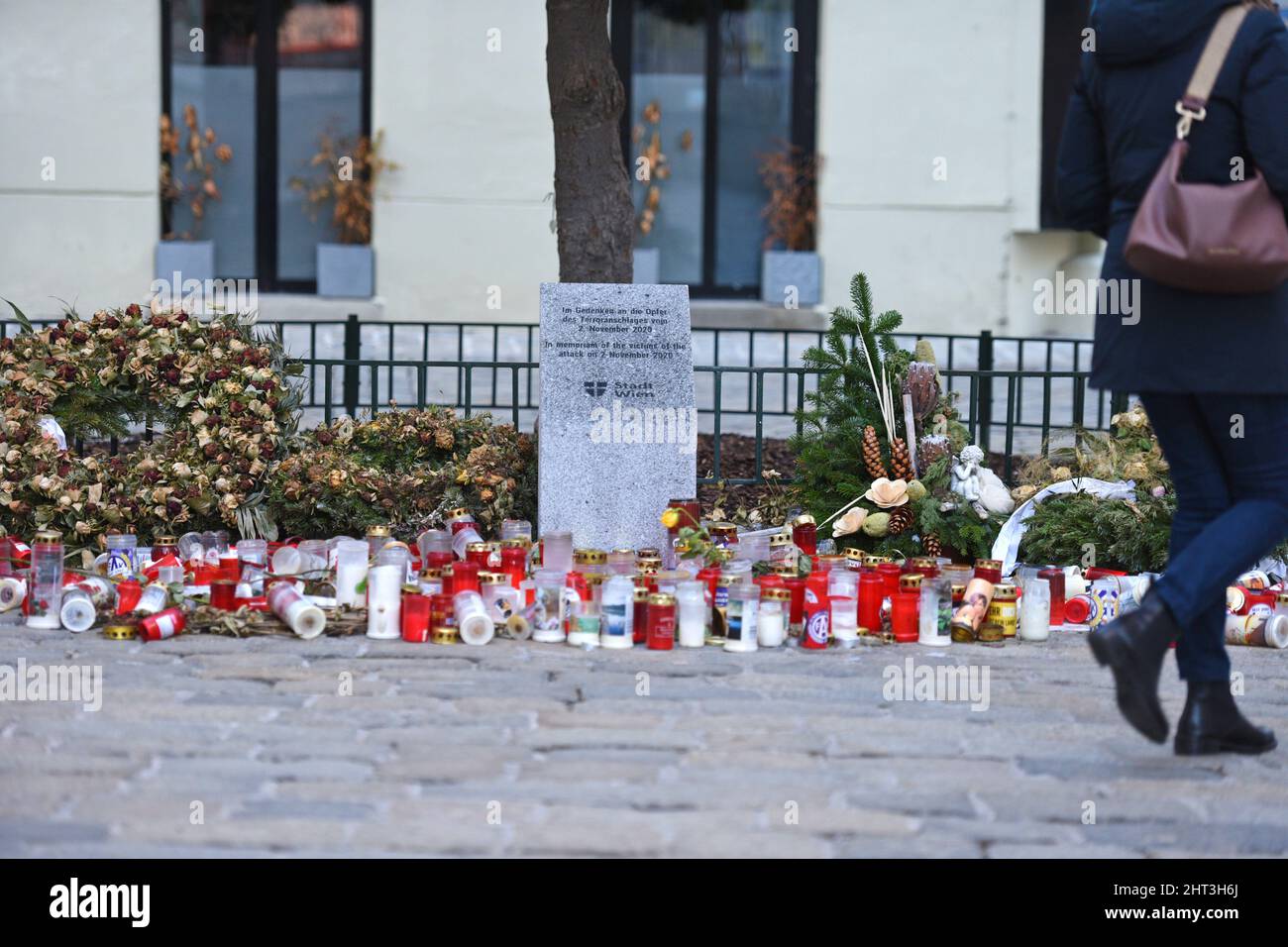 Gedenkstein für die Opfer des Terroranschlags a Wien am 2. Novembre 2020, Österreich - pietra commemorativa per le vittime dell'attacco terroristico a Vien Foto Stock