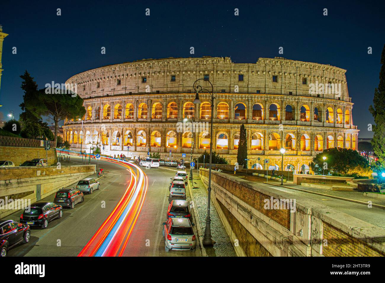 Foto a lunga esposizione del Colosseo a Roma Foto Stock