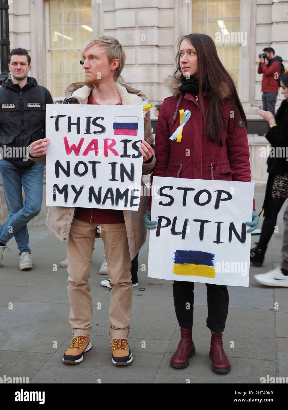 Londra.26th Febbraio 2022. Questo è il 3rd giorno dell'attacco della Russia all'UCRAINA. Grande sostegno dei londinesi per L'UCRAINA ... con gli slogan "STOP THE WAR”, Foto Stock