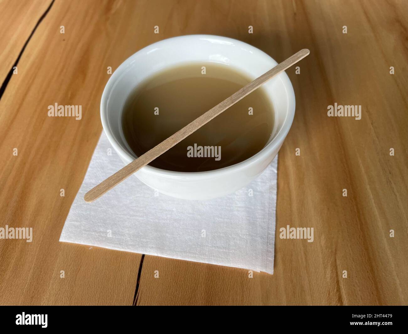 Tazza di kava, una bevanda con effetti sedativi comuni nei paesi polinesiani dell'Isola del Pacifico Foto Stock