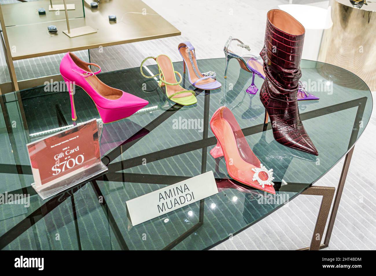 Bal Harbour Florida Bal Harbour Shops elegante centro commerciale di lusso firmato Saks Fifth Avenue grande magazzino vendita esposizione interno Amina Muad Foto Stock