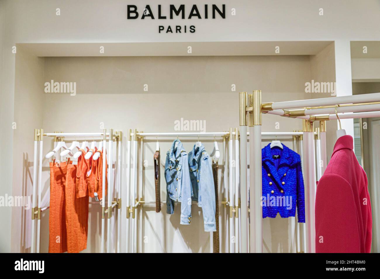 Bal Harbour Florida Bal Harbour Shops lussuoso centro commerciale boutique di lusso Saks Fifth Avenue grande magazzino vendita all'interno Balmain Pa Foto Stock