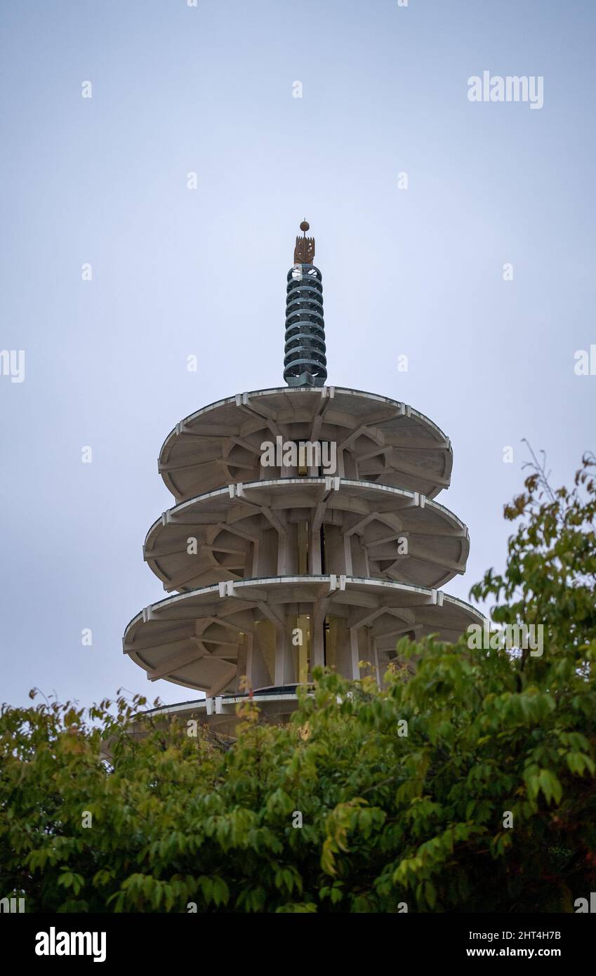 Colpo verticale della Pagoda della Pace Foto Stock