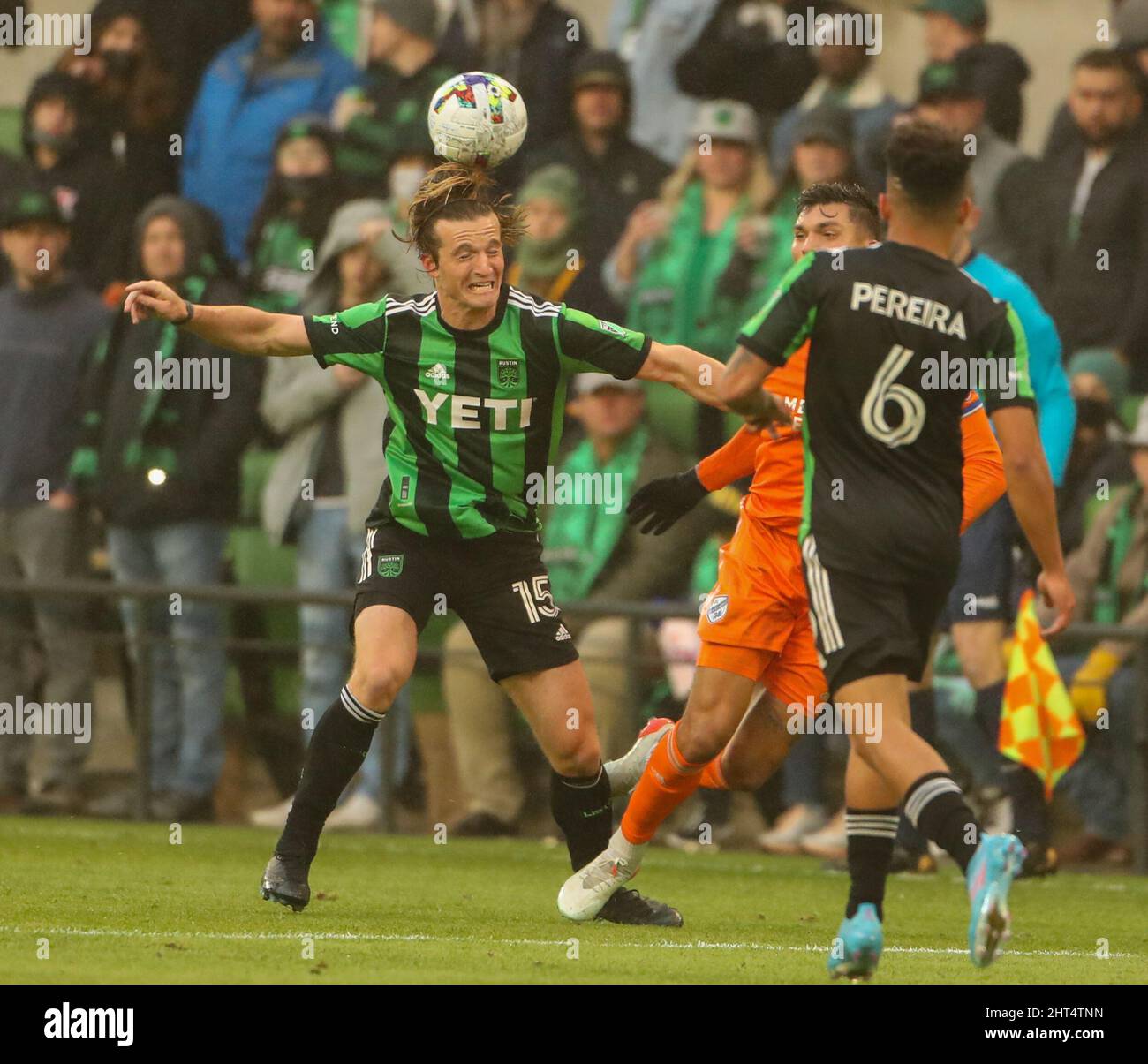 Austin, Texas, Stati Uniti. 26 febbraio 2022: Il difensore dell'Austin FC Kipp Keller (15) testa la palla durante una partita di calcio della Major League il 26 febbraio 2022 ad Austin, Texas. (Credit Image: © Scott Coleman/ZUMA Press Wire) Credit: ZUMA Press, Inc./Alamy Live News Foto Stock