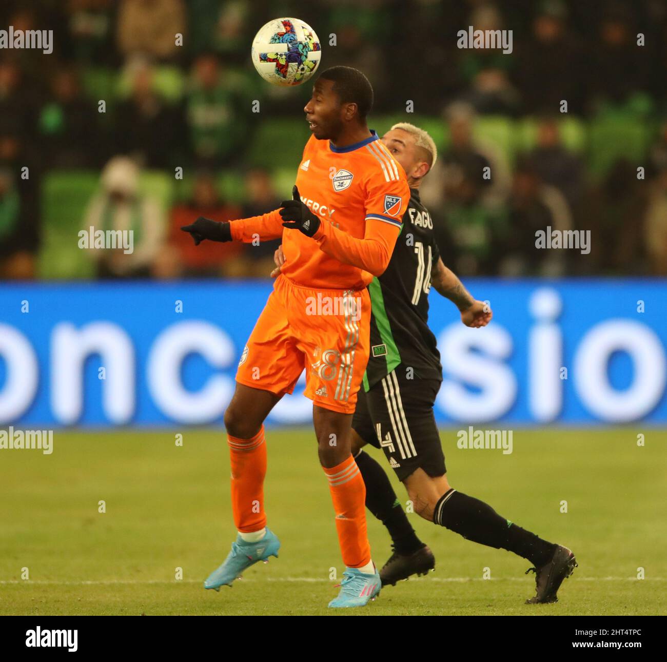 Austin, Texas, Stati Uniti. 26 febbraio 2022: Il difensore del FC Cincinnati Raymon Gheddis (28) testa la palla durante una partita di calcio della Major League il 26 febbraio 2022 ad Austin, Texas. (Credit Image: © Scott Coleman/ZUMA Press Wire) Credit: ZUMA Press, Inc./Alamy Live News Foto Stock