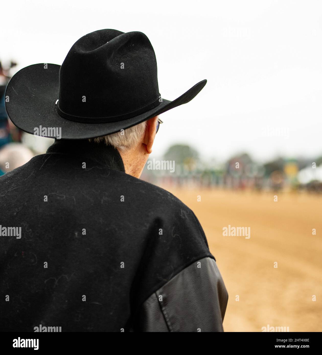 Hot Springs, Arkansas, Stati Uniti. 26th Feb 2022. 26 febbraio 2022: Trainer D. Wayne Lukas guarda come Oath segreto #3 indetto da jockey Luis Contreras vince la Honeybee Stakes (grado 3) il Rebel Stakes Day all'Oaklawn Racing Casino Resort di Hot Springs, Arkansas, il 26th febbraio 2022. Carson Dennis/Eclipse Sportswire/CSM/Alamy Live News Foto Stock