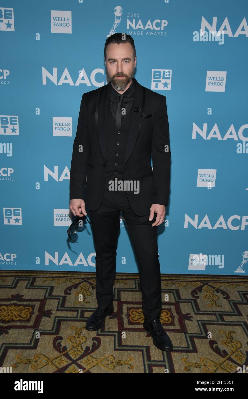 Dustin Harnish arriva al 53rd NAACP Image Awards Viewing Party tenuto presso l'Hollywood Roosevelt di Los Angeles, CA sabato 26 febbraio 2022. (Foto di Sthanlee B. Mirador/Sipa USA) Foto Stock