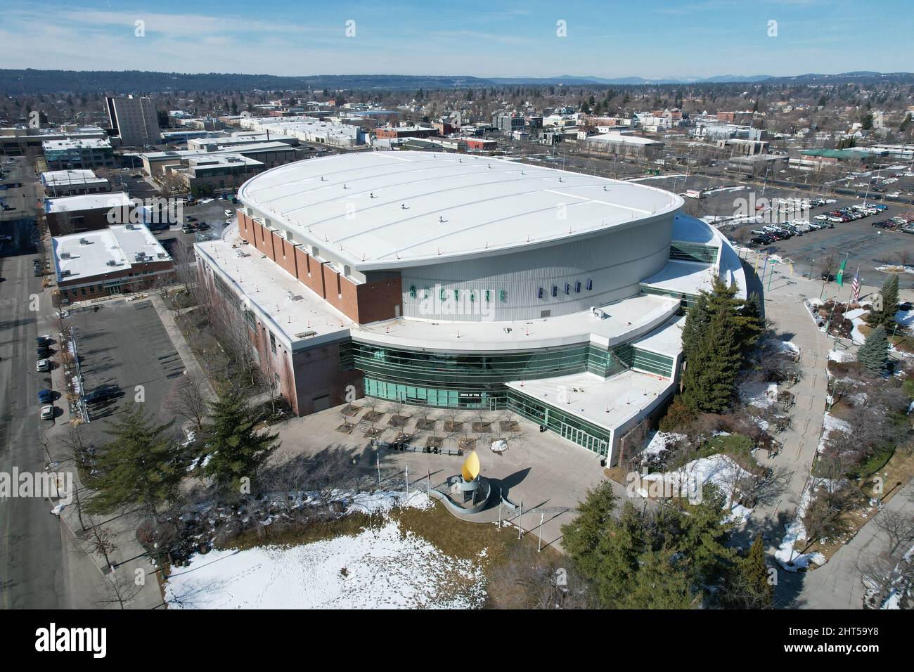 Vista aerea della Spokane Veterans Memorial Arena, sabato 26 febbraio 2022, a Spokane, Washington la struttura è la sede dei capi Spokane di Th Foto Stock