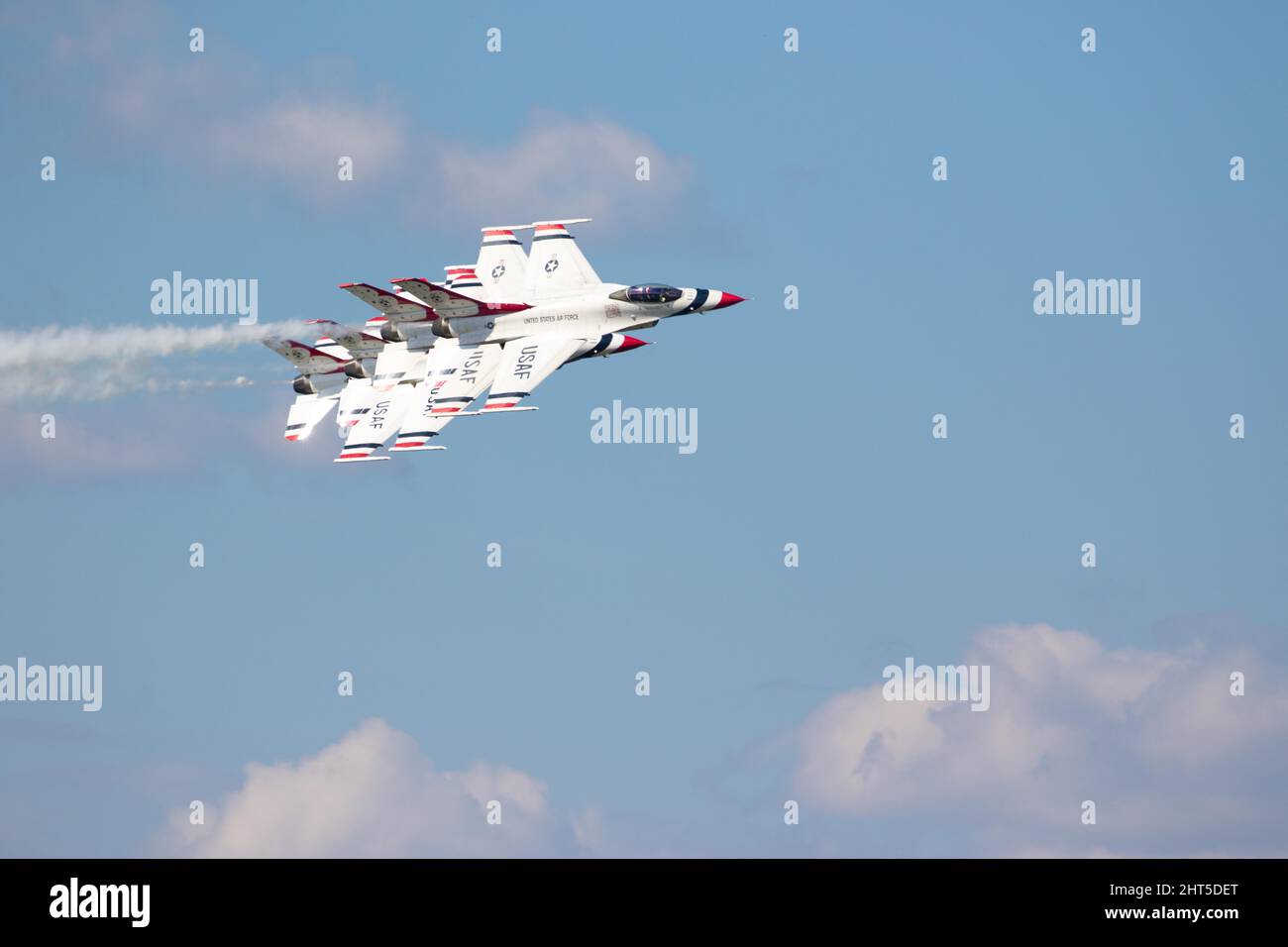 La US Air Force Thunderbirds Air dimostrazione un mix di formazione volare Foto Stock