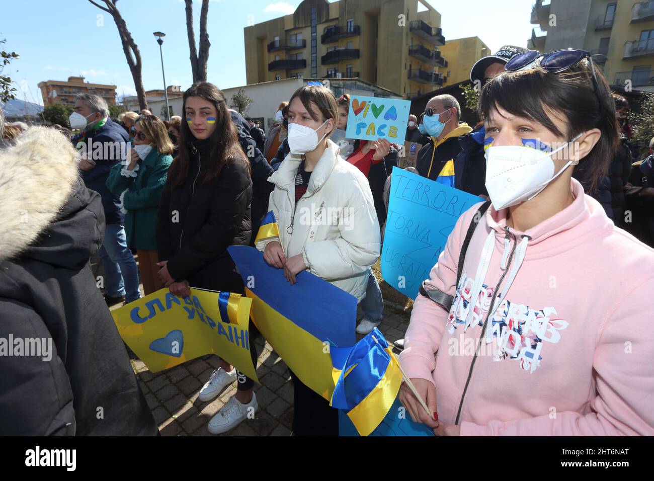 Cassino, Italia. Febbraio 27, 2022. Manifestazione contro la guerra in Ucraina. Credit: Antonio Nardelli / Alamy Live News Foto Stock