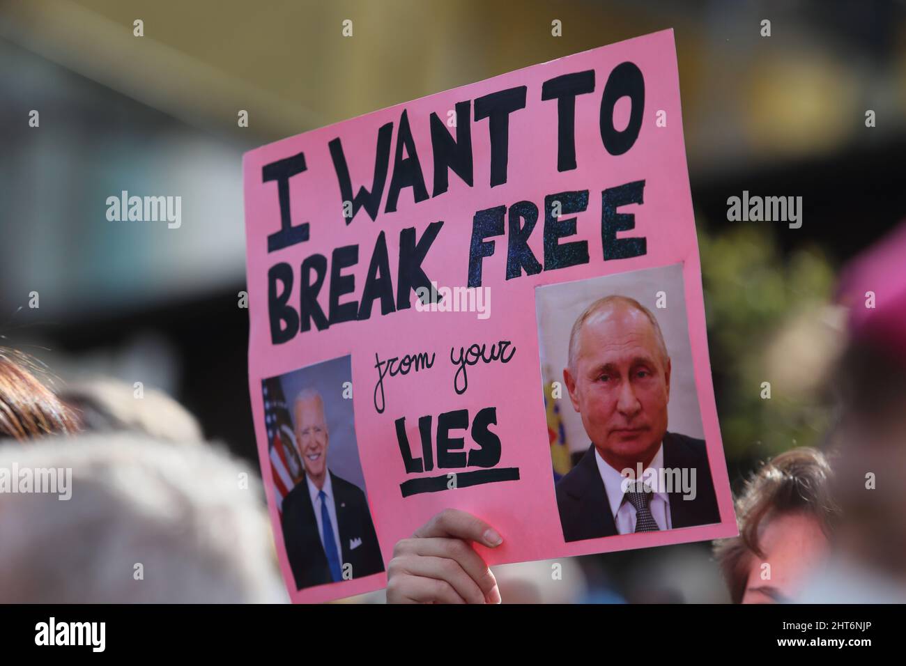 Cassino, Italia. Febbraio 27, 2022. Manifestazione contro la guerra in Ucraina. Credit: Antonio Nardelli / Alamy Live News Foto Stock