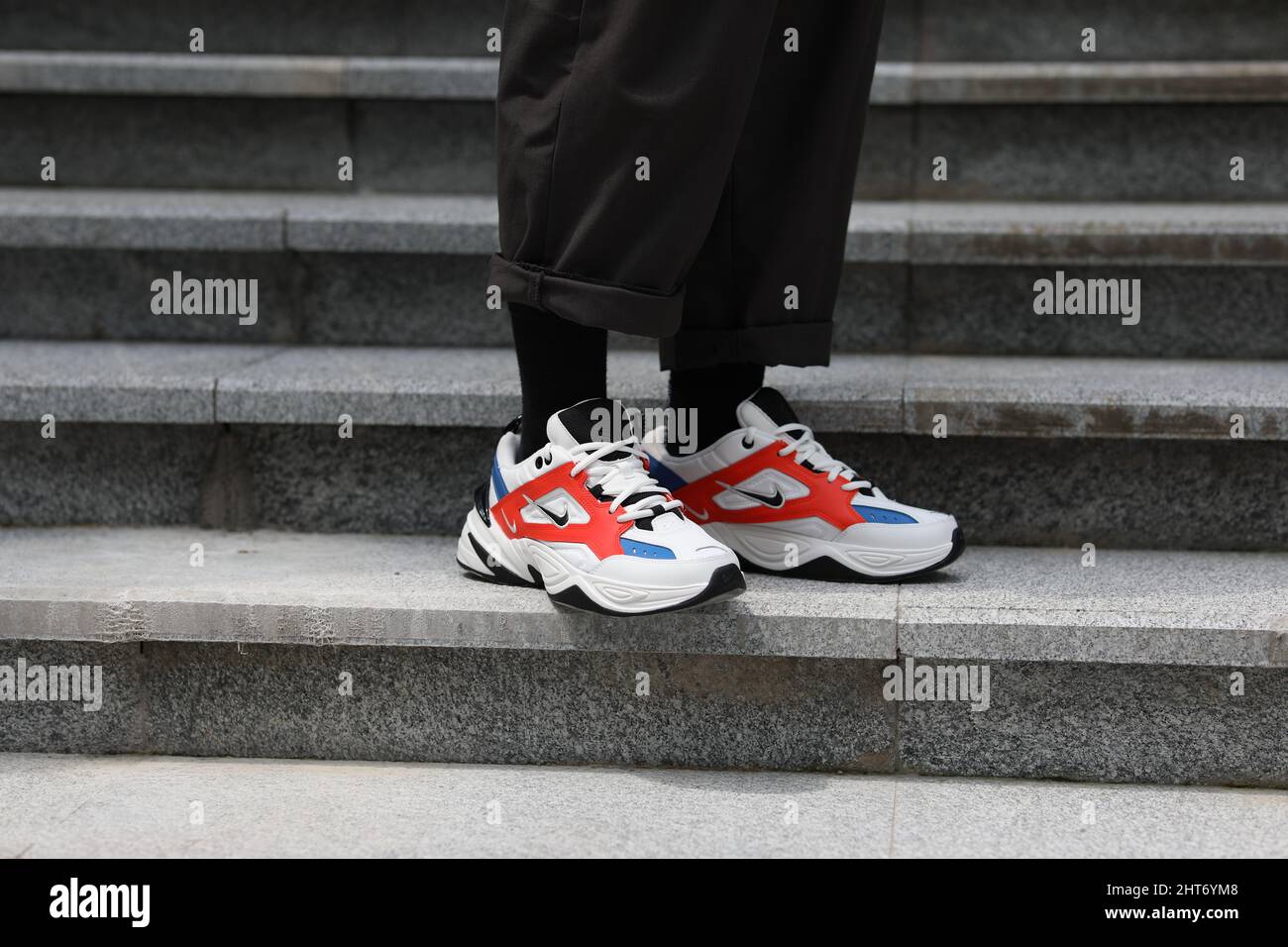 Scarpe sportive Sneakers Nike posa calzature Foto stock - Alamy