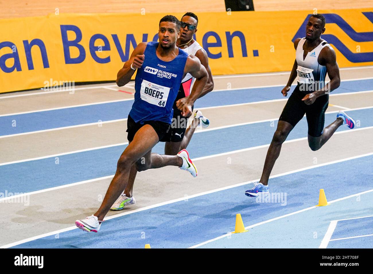 APELDOORN, PAESI BASSI - FEBBRAIO 27: Isayah Boers, Liemarvin Bonevacia, Taymir Burnet in competizione durante la NK Atletiek a Omnisport il 27 Febbraio 2022 ad Apeldoorn, Paesi Bassi (Foto di Andre Weening/Orange Pictures) Foto Stock