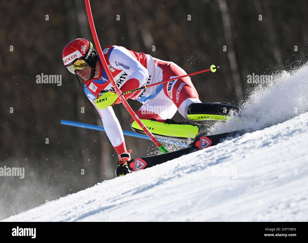 Garmisch Partenkirchen, Germania. 27th Feb 2022. Sci alpino: Coppa del mondo, slalom, uomini, 2nd run. Ramon Zenhäusern dalla Svizzera in azione. Credit: Angelika Warmuth/dpa/Alamy Live News Foto Stock