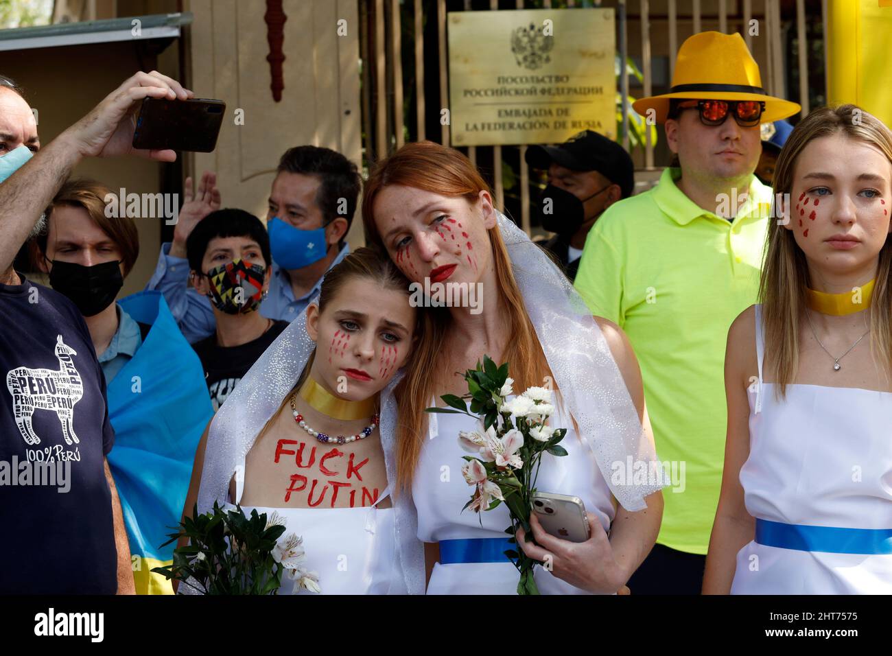 Non esclusiva: CITTÀ DEL MESSICO, MESSICO - 26 FEBBRAIO 2022: Donne cittadini ucraini unirsi a una protesta per chiedere la fine dell'attacco militare a Ukrai Foto Stock