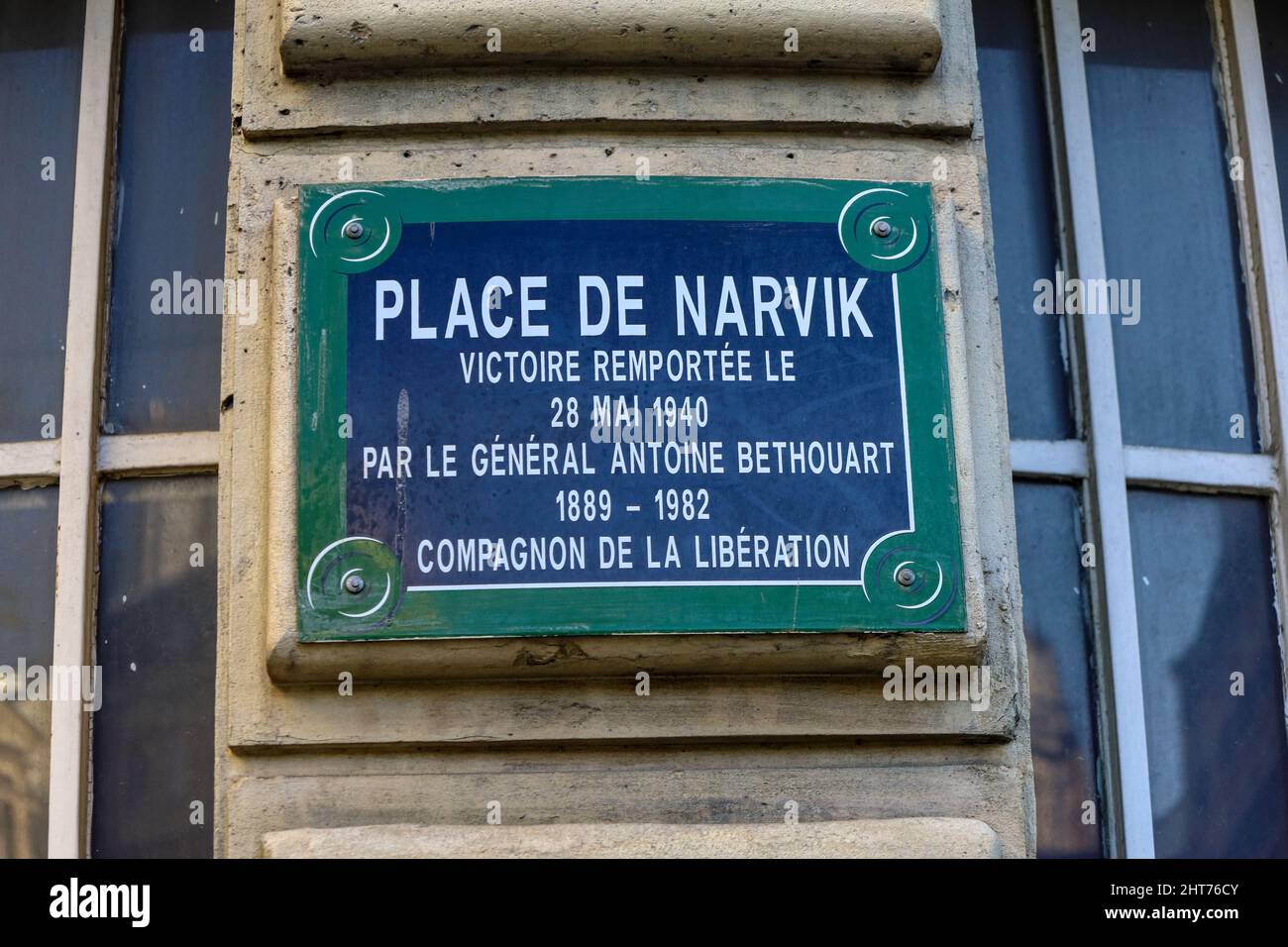 Le targhe di strada chiamano Place de Narvik a Parigi, Francia. Foto Stock