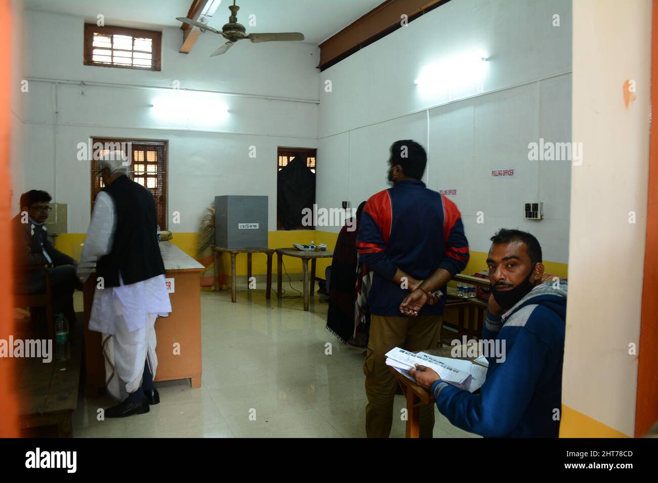 Santiniketan, Bengala Occidentale, India. 27th Feb 2022. Uno stand di polling a Bolpur. La Commissione elettorale del Bengala occidentale (SEC) ha emesso una notifica elettorale per 108 comuni che si terrà il 27 febbraio 2022. Le elezioni sono in corso presso il comune di Bolpur, Bengala Occidentale, India. (Credit Image: © Samiran Nandy/Pacific Press via ZUMA Press Wire) Foto Stock