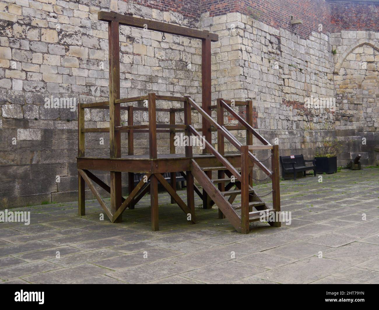 Gallows all'interno dei terreni della vecchia prigione al Castle Museum di York, Inghilterra Foto Stock