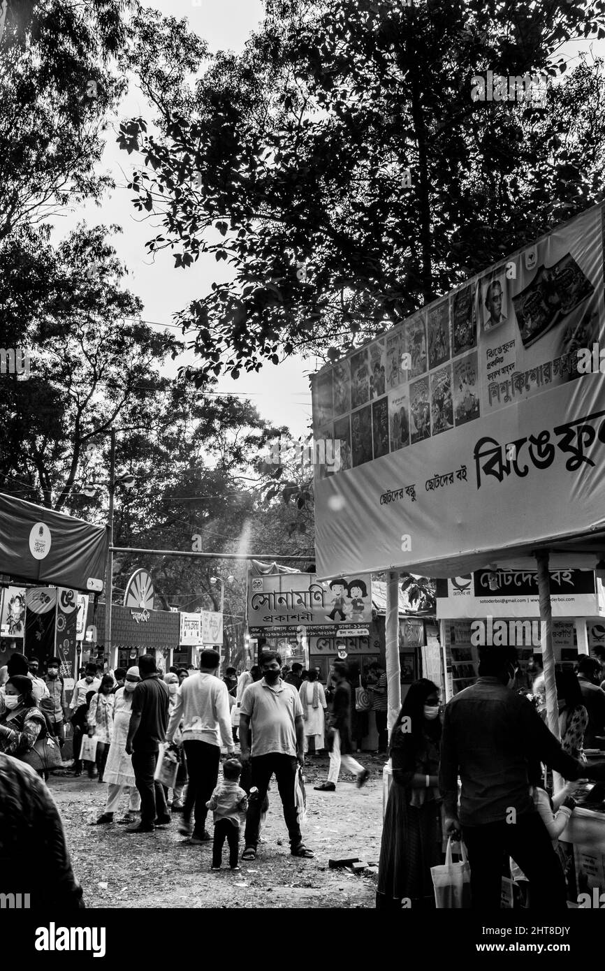 Fiera del libro 2022. Questa immagine è stata catturata da me il 26 febbraio 2022, da Dhaka, Bangladesh, Asia meridionale. Foto Stock