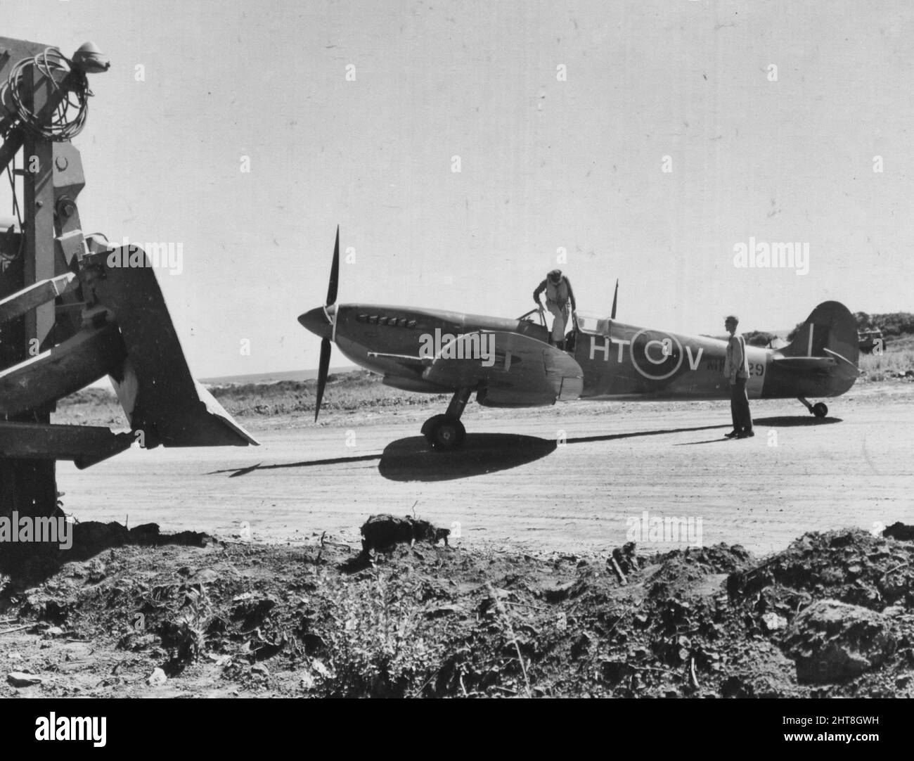 British Spitfire atterra sulle strisce aeree in Corsica Foto Stock