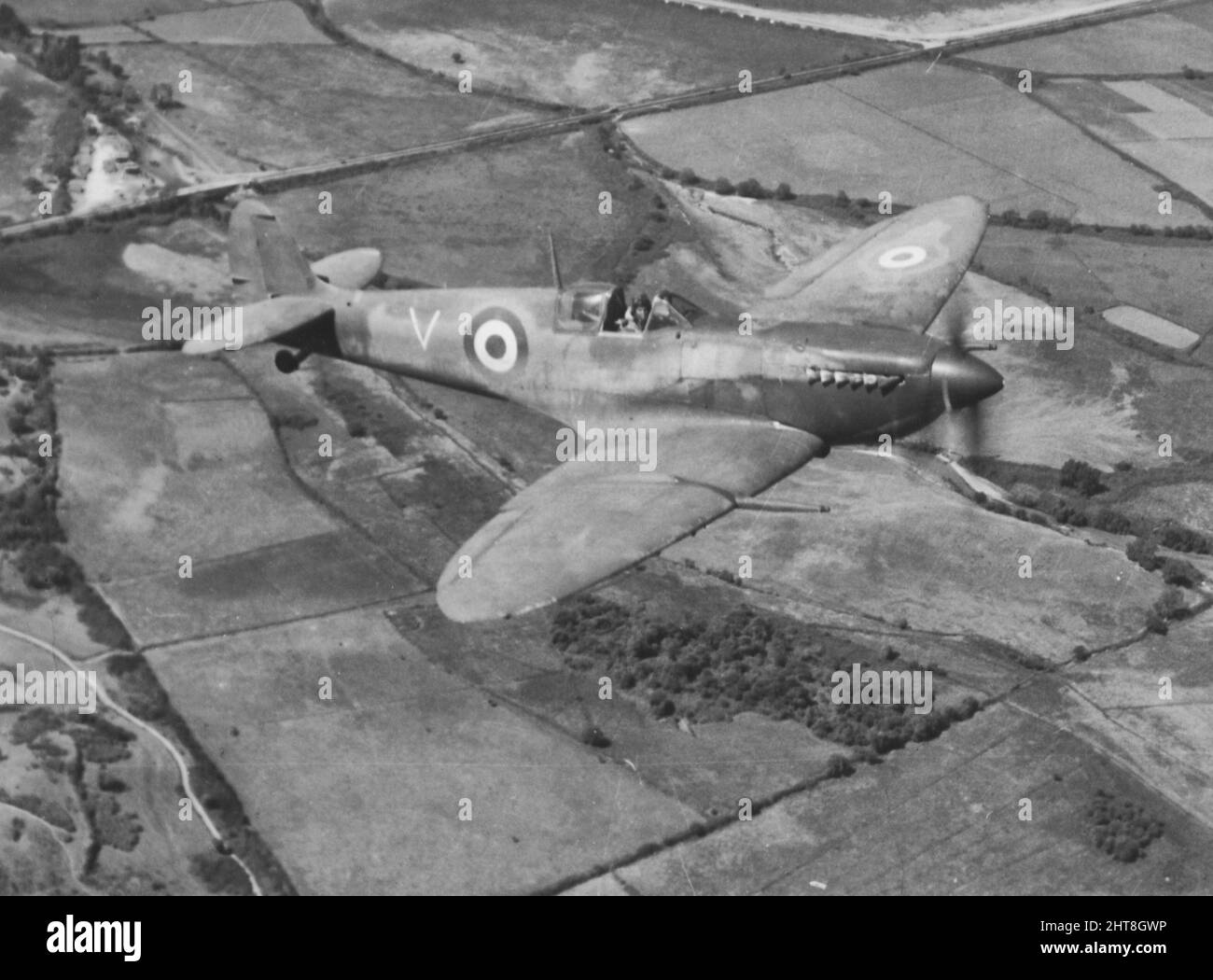 Un Spitfire di uno Squadrone francese che vola con l'Aeronautica costiera alleata del Mediterraneo Foto Stock