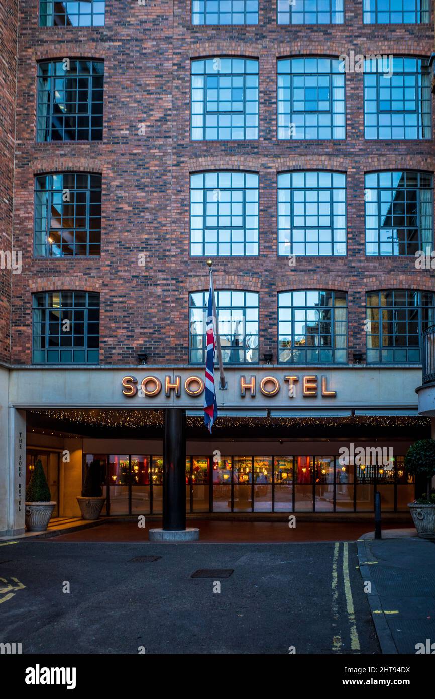 Il Soho Hotel in Richmond Mews, Soho, Londra. Un hotel boutique in un ex magazzino edificio nel cuore di Soho il quartiere del divertimento. Foto Stock