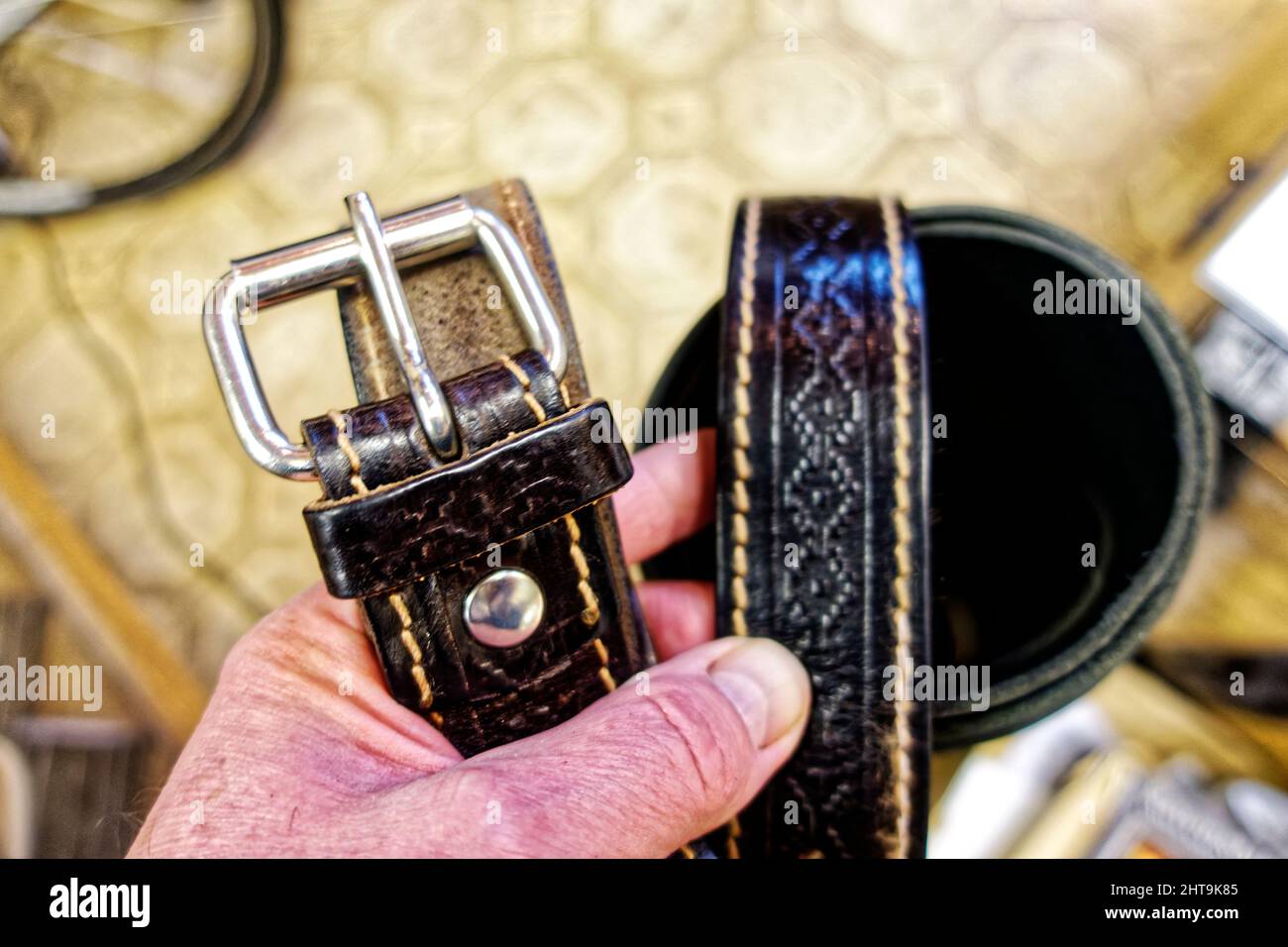 Alt Gürtel Reparatur. Foto Stock