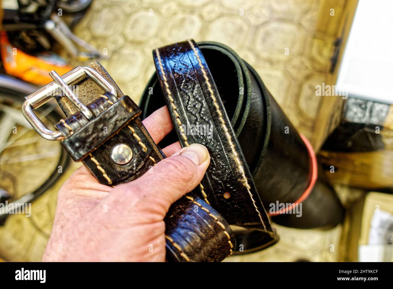 Alt Gürtel Reparatur. Foto Stock