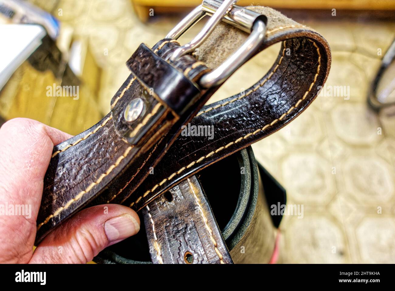 Alt Gürtel Reparatur. Foto Stock
