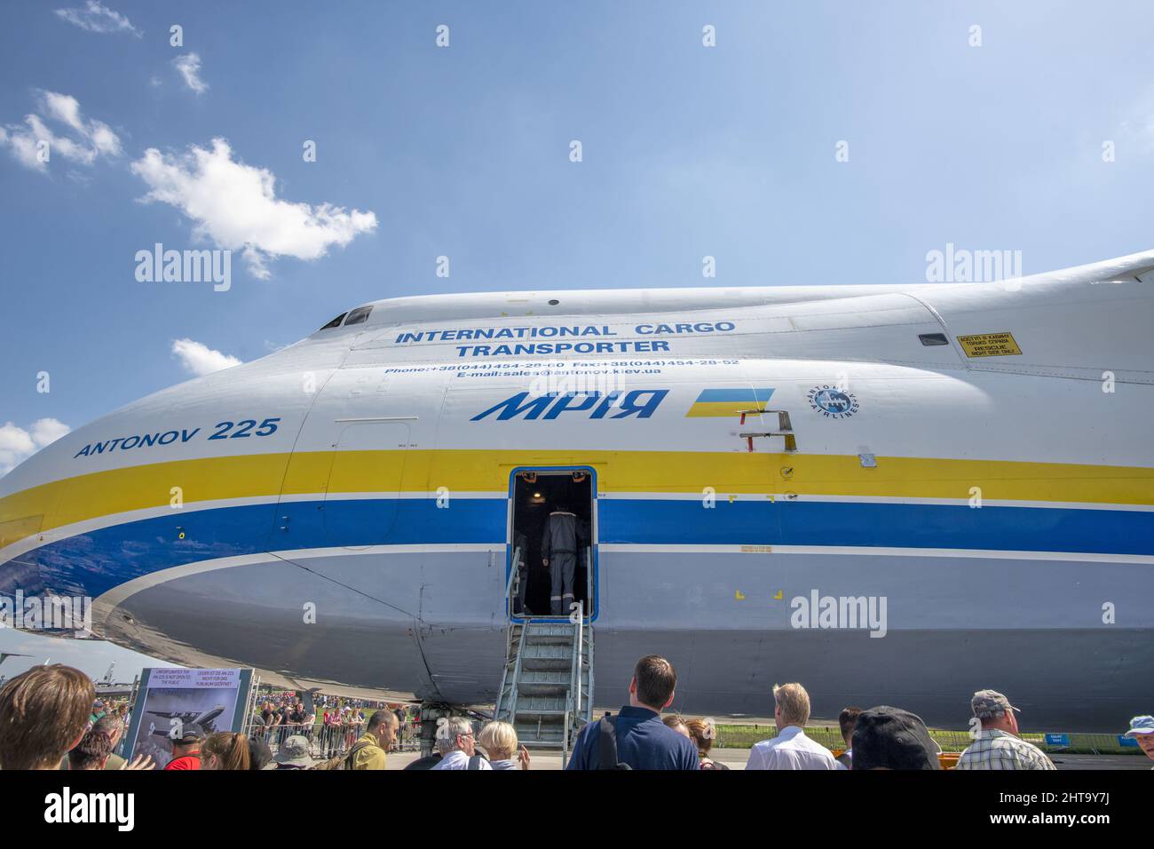 Antonov 225 Mrija con porta d'ingresso aperta all'International Air Show Ila 28 aprile 2018 , Berlino, Germania, Foto Stock