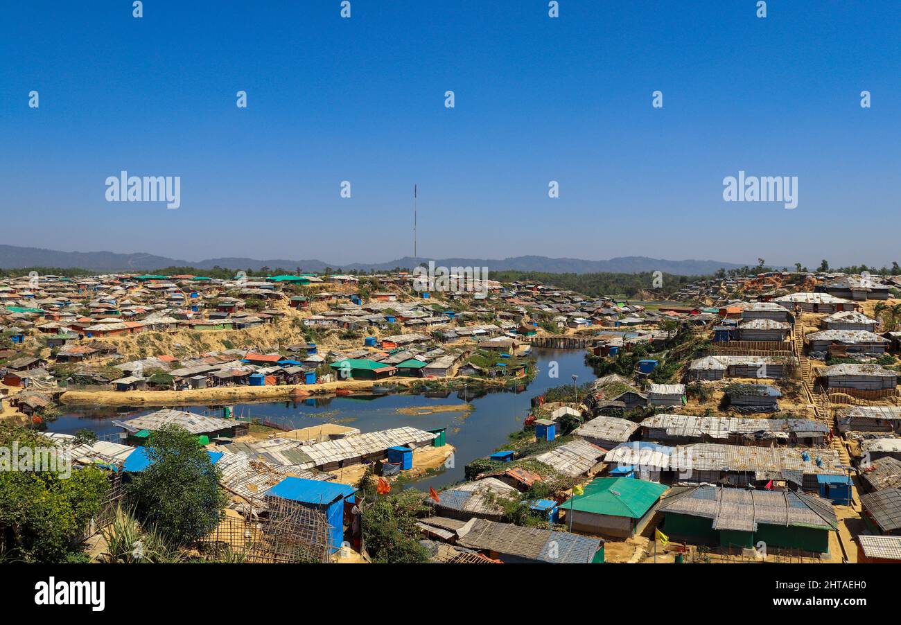 La più grande risposta umanitaria al mondo. Campi per rifugiati Balukhali Rohingya a Ukhiya a Cox's Bazar, Bangladesh. Foto Stock