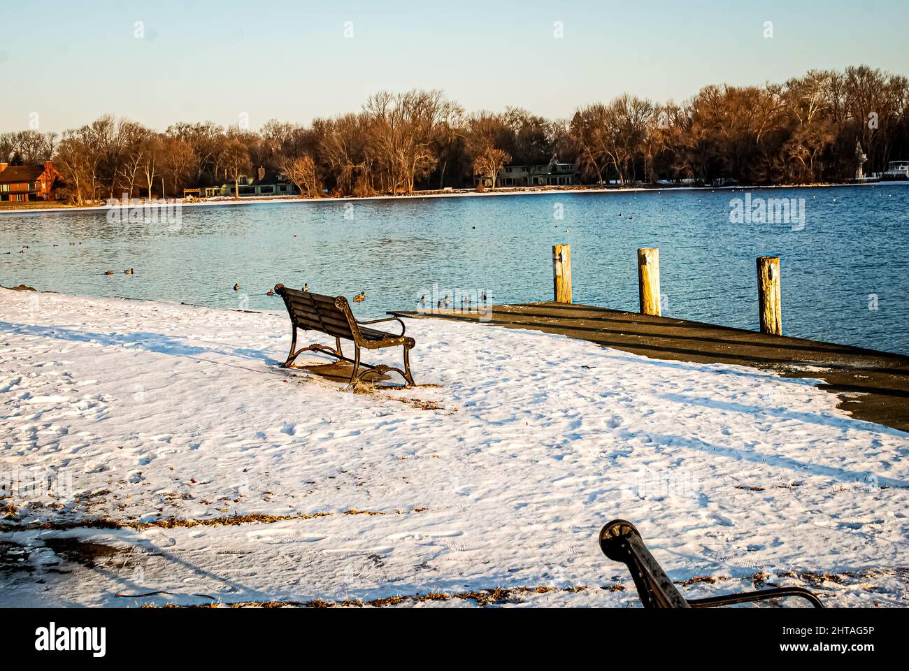 Mattina d'inverno sul fiume Foto Stock